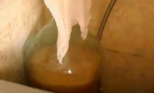 Вкусный и полезный напиток: как приготовить вино из яблочного жмыха после соковарки 04