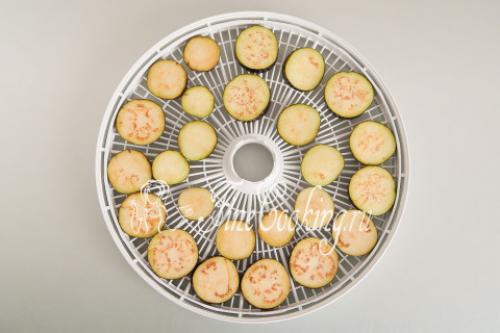 Как сушить баклажаны на зиму. Сушеные баклажаны на зиму: выбираем овощи и готовим к засушиванию 05