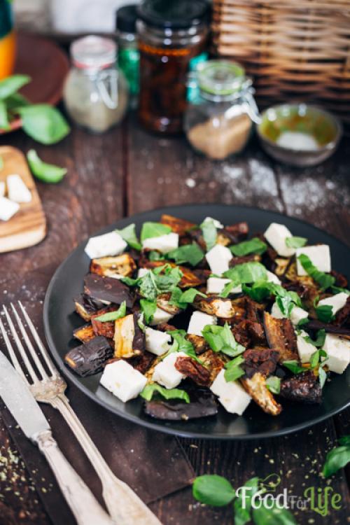 Салат с вялеными баклажанами. Салат из баклажан, вяленых помидор и сыра фета