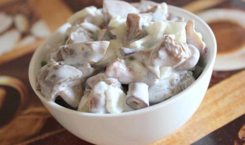 Как правильно размешать тесто для черных и белых Грузди. Грузди со сметаной: рецепты блюд