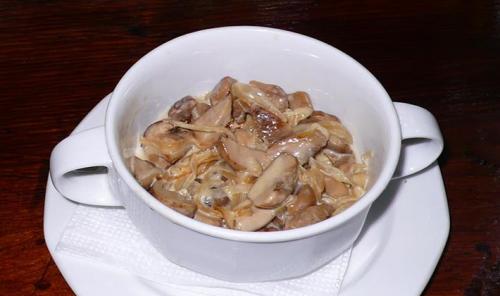 Как правильно размешать тесто для черных и белых Грузди. Грузди со сметаной: рецепты блюд