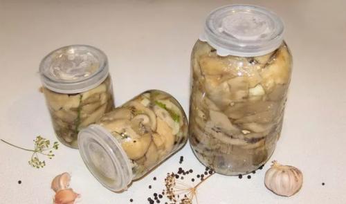 Как сделать тесто для черных и белых Грузди более воздушным. Соленые Грузди на зиму в банках (получаются хрустящими, ароматными и очень вкусными)