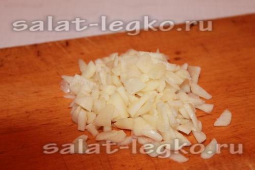 Закуска из петрушки и помидоров на зиму. Салат с красными помидорами, луком и зеленью Петрушка 02