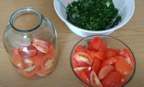 Маринованные помидоры быстрого приготовления с уксусом. Маринованные помидоры быстрого приготовления с чесноком и зеленью в банке
