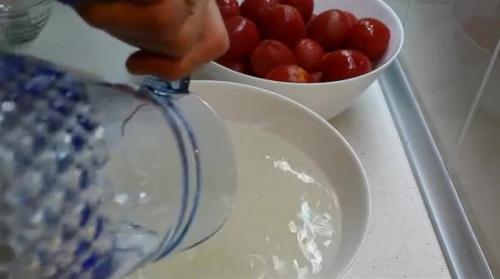 Маринованные помидоры дольками быстрого приготовления. Маринованные помидоры быстрого приготовления с чесноком и укропом