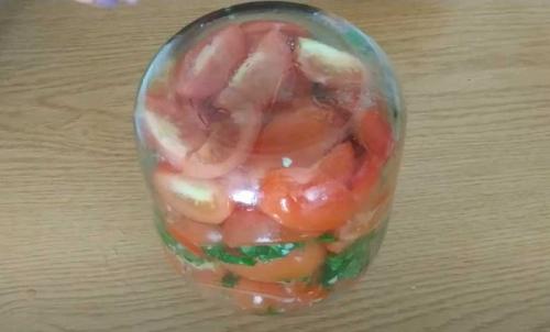 Маринованные помидоры быстрого приготовления с уксусом. Маринованные помидоры быстрого приготовления с чесноком и зеленью в банке
