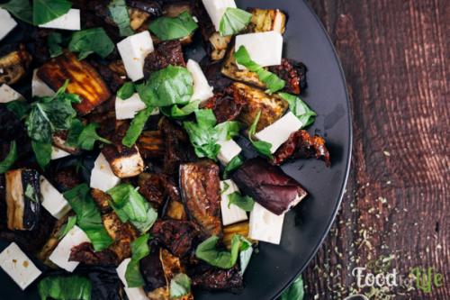 Салат с вялеными баклажанами. Салат из баклажан, вяленых помидор и сыра фета