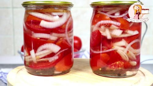 Резаные помидоры с луком на зиму. Помидоры резаные с маслом и луком на зиму без стерилизации