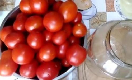 Помидоры с луком на зиму. Помидоры половинками с луком и маслом на зиму — самый вкусный рецепт без стерилизации 32