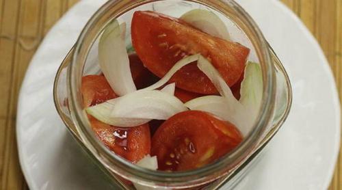 Помидоры с петрушкой и луком на зиму. Дольки помидоров с луком и маслом без стерилизации на зиму