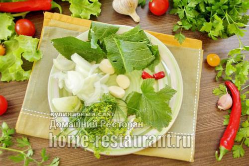 Быстрые маринованные помидоры с луком. Маринованные помидоры быстрого приготовления