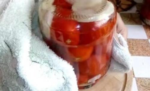 Помидоры с луком на зиму. Помидоры половинками с луком и маслом на зиму — самый вкусный рецепт без стерилизации 36