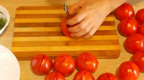 Помидоры с петрушкой и чесноком закуска. Малосольные помидоры с чесноком и зеленью — 7 рецептов быстрой и вкусной закуски