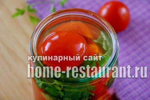 Помидоры дольками на зиму с петрушкой. 