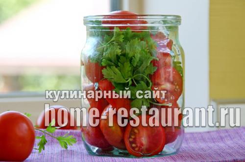 Помидоры дольками на зиму с петрушкой. 