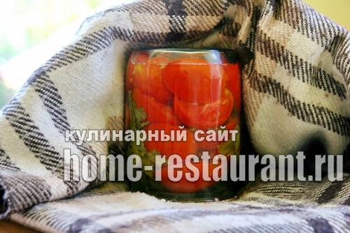 Помидоры дольками на зиму с петрушкой. 