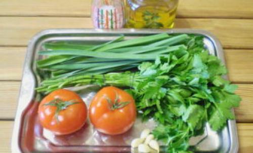 Помидоры с петрушкой и чесноком закуска. Малосольные помидоры с чесноком и зеленью быстрого приготовления