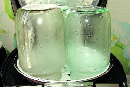 Каковы причины вздутия крышки на банке с солеными огурцами. Причины вздутия крышки на огурцах