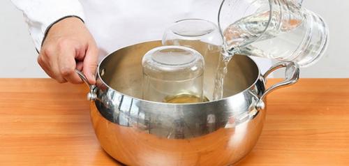 Влияет ли стерилизация баночек на предотвращение брожения. Как стерилизовать бутылки и банки для вина: эффективные способы