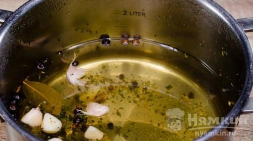 Почему огурцы в банке мутнеют или вздуваются: причины и решения 01 Почему огурцы в банке мутнеют или вздуваются: причины и решения 01