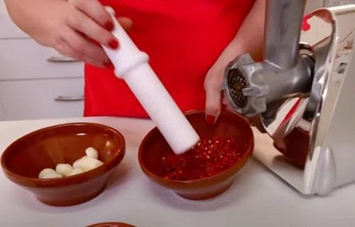 Сухая аджика из острого перца. Сухая аджика — классические рецепты, как развести, использовать