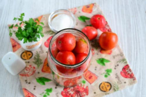 Как правильно стерилизовать банки для заготовки помидоров с чесноком. Помидоры маринованные на зиму со стерилизацией