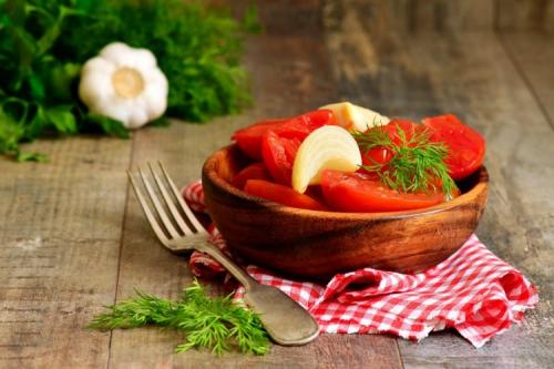 Почему в некоторых рецептах помидоров дольками на зиму не используется уксус. 20 простых способов приготовить помидоры дольками на зиму