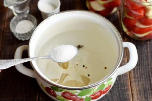 Помидоры дольками на зиму без стерилизации. Помидоры половинками без стерилизации на зиму