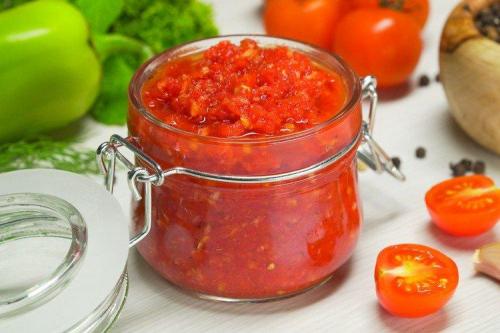 Как добиться острого вкуса помидоров без использования уксуса. 20 рецептов аджики из помидоров на зиму