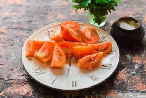 Какая соль лучше всего подходит для заготовки помидоров дольками без уксуса. Помидоры дольками с луком и растительным маслом на зиму