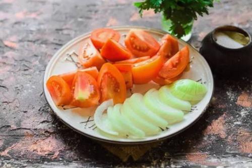 Какая соль лучше всего подходит для заготовки помидоров дольками без уксуса. Помидоры дольками с луком и растительным маслом на зиму