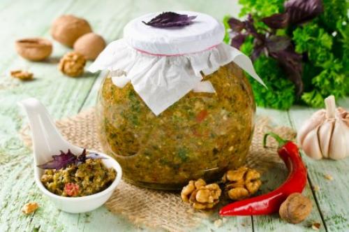 Какие специи и приправы лучше всего сочетаются с помидорами без уксуса. 20 рецептов аджики из помидоров на зиму