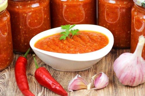 Как добиться острого вкуса помидоров без использования уксуса. 20 рецептов аджики из помидоров на зиму