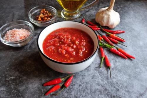 Как добиться острого вкуса помидоров без использования уксуса. 20 рецептов аджики из помидоров на зиму