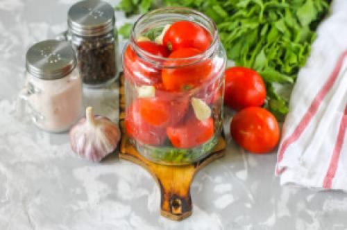 Как подготовить банки для консервирования помидоров без стерилизации. Помидоры без стерилизации