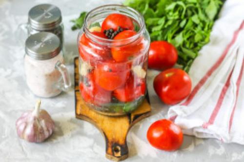 Как подготовить банки для консервирования помидоров без стерилизации. Помидоры без стерилизации