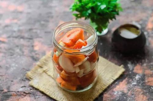 Сколько времени занимает приготовление помидоров дольками на зиму. Помидоры дольками с луком и растительным маслом на зиму