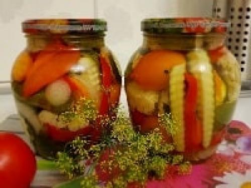 Овощное ассорти на зиму с капустой. Ассорти из огурцов помидоров капусты на зиму — самые вкусные рецепты