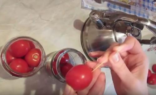 Помидоры в собственном соку на зиму — пальчики оближешь. 6 простых рецептов