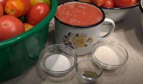 Помидоры в собственном соку через мясорубку. Томаты в собственном соку на зиму — самые вкусные рецепты в домашних условиях