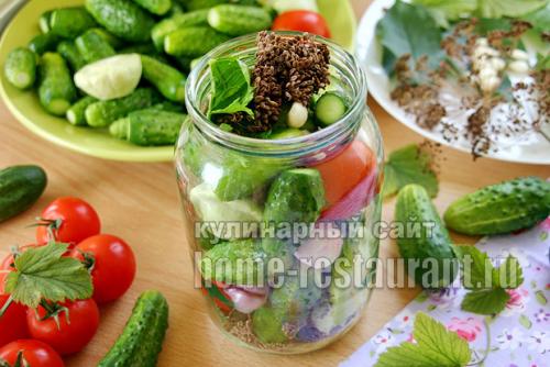 Огород в литровых банках.