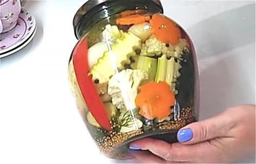 Рецепт ассорти огород на зиму. Овощное ассорти на зиму с цветной капустой — пальчики оближешь