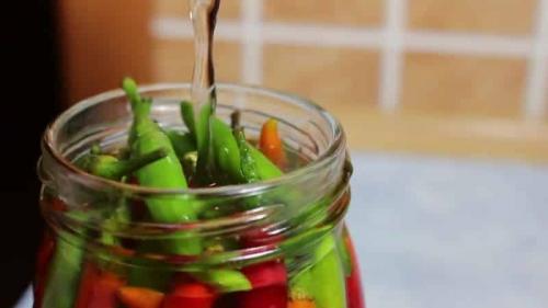 Маринованный острый перец рецепт без стерилизации. Как приготовить маринованный горький перец на зиму без стерилизации: самые простые и вкусные рецепты