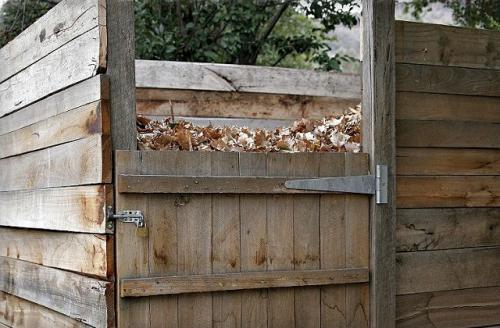 Чем накрыть на зиму компостную кучу. Компостной яме осенью тоже нужно внимание 05