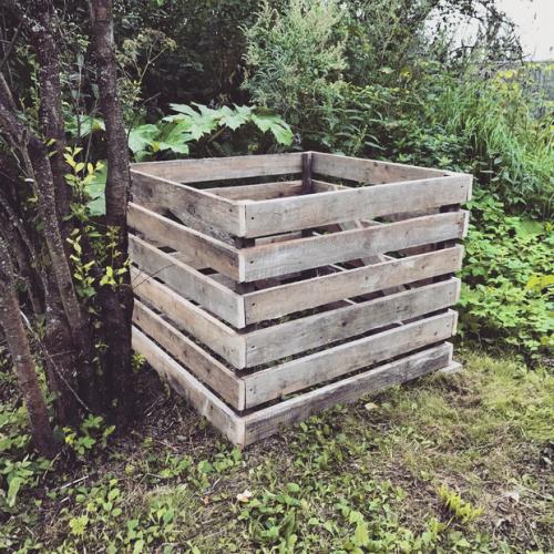 Чем накрыть на зиму компостную кучу. Компостной яме осенью тоже нужно внимание 07