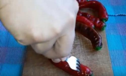 Горький перец в уксусе в холодильнике. Рецепт горького перца с уксусом, солью и перцем без варки для хранения зимой 15 Горький перец в уксусе в холодильнике. Рецепт горького перца с уксусом, солью и перцем без варки для хранения зимой 15