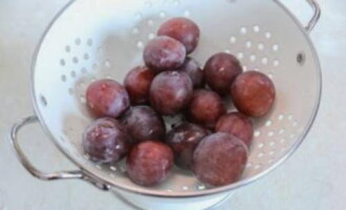 Компот из слив с косточками. Компот из сливы с косточками на зиму