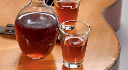 Слива на коньяке рецепт. Рецепты настойки из слив на самогоне, водке, коньяке