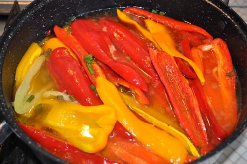 Острый перец на зиму в масле по-армянски. Перцы по-армянски.