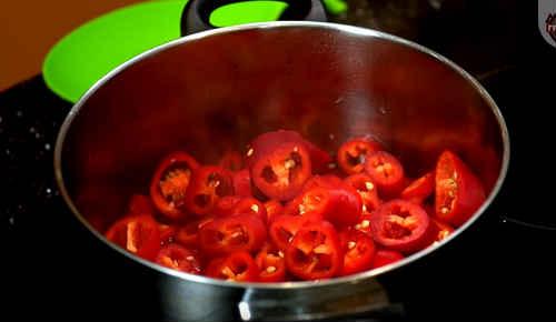 Острый маринованный перец в уксусе холодным способом. Как мариновать острый (горький) перец на зиму в банках — очень вкусные рецепты